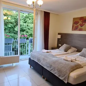 Cara Hotel